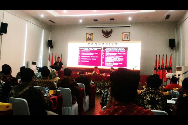 Gelar Kursus Politik,...