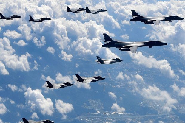 Pembom B-1B AS Dikawal...
