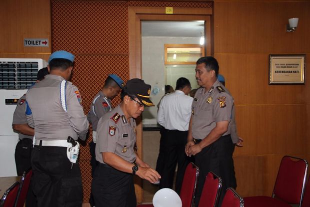 Seusai Apel Pagi, Pejabat...