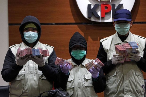 KPK Kumpulkan Barang...