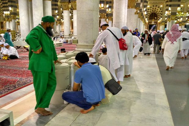 Layani Jamaah, Setiap...
