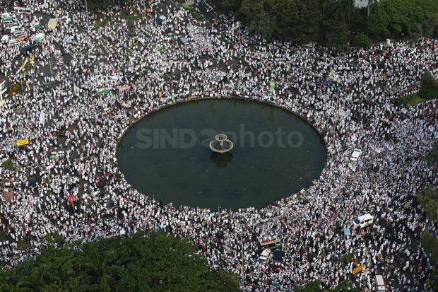 Buruh Demo di Bundaran...