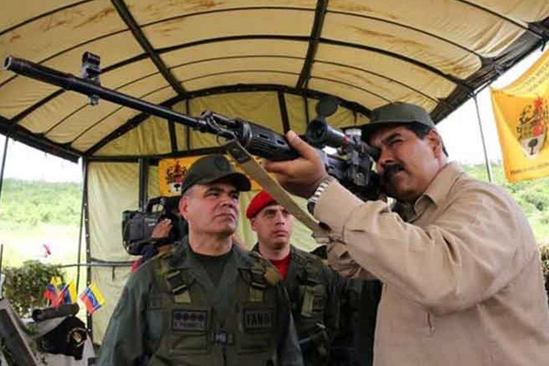 Maduro Perintahkan Militer...