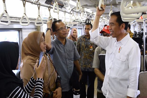 Dari Commuter Line,...