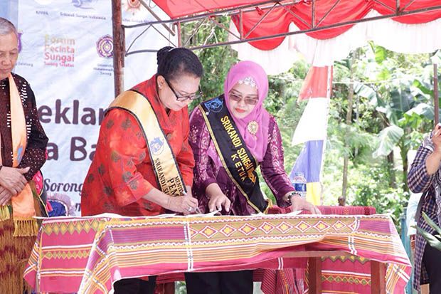 Menteri Yohana Dinobatkan...