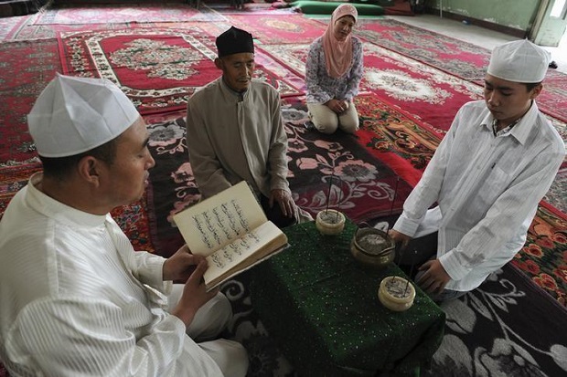 Polisi China Perintahkan...