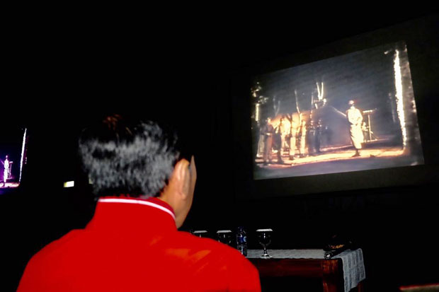 President Jokowi Watching...