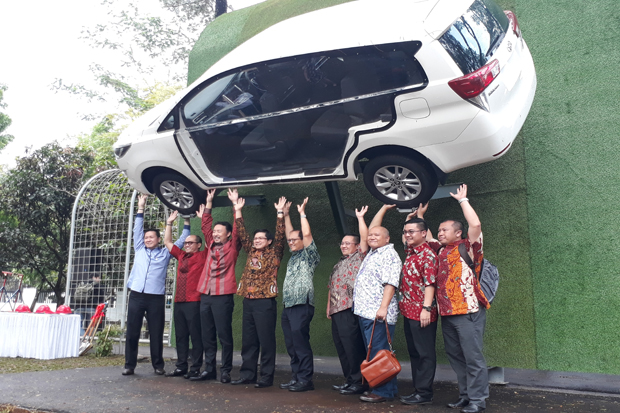Toyota Innova Tergantung...