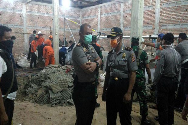 Tujuh Tewas, Gudang...