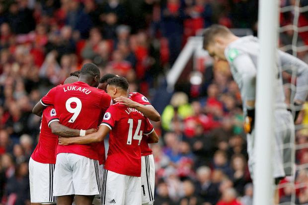 Luar Biasa, Manchester...