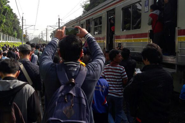 Kereta Anjlok, Penumpang...
