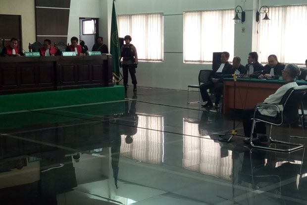 Buni Yani Dituntut Dua...