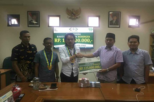 PB PMII Salurkan Bantuan...