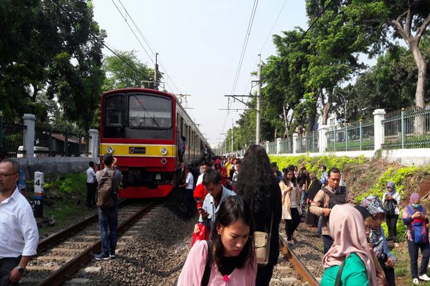 FAKTA Pertanyakan SOP...
