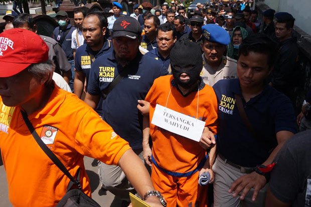 Reka Ulang Pembunuhan...