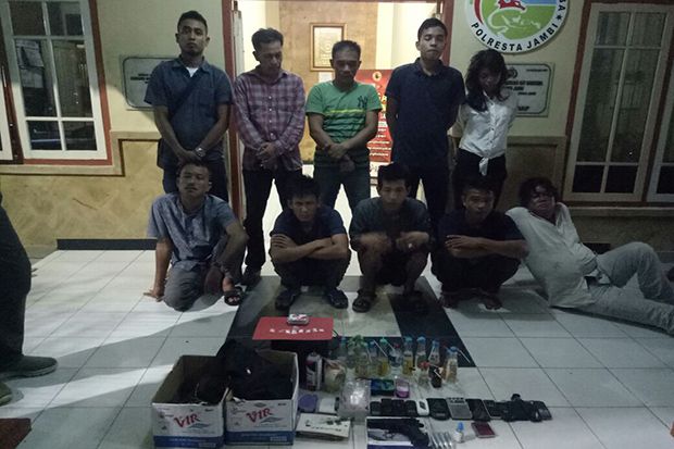 Razia di Kampung Narkoba,...