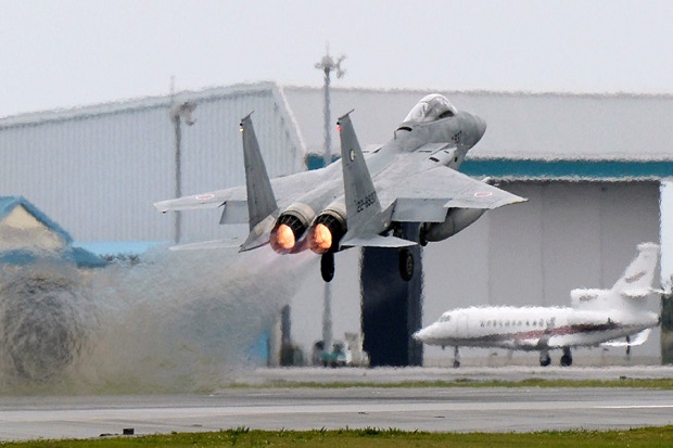 Sayap Rudal Jet F-15...