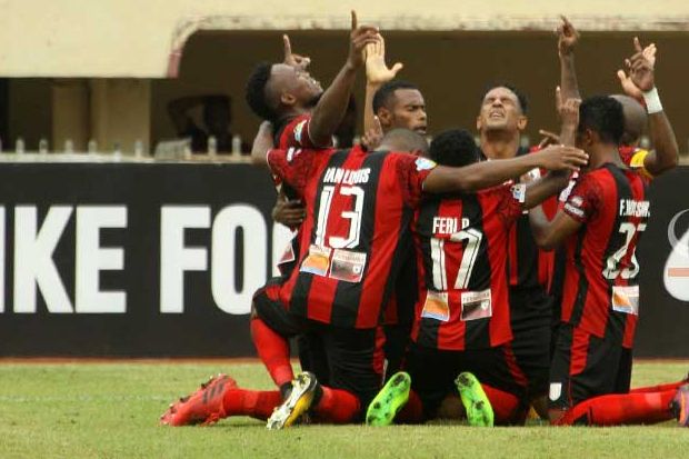 Persipura Paksa Persela...