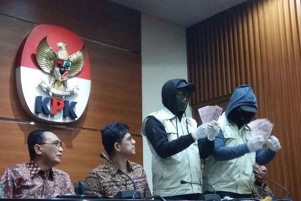 Anggota DPR Suap Ketua...
