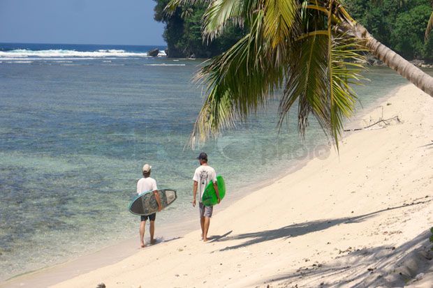 Berselancar di Hawaii...