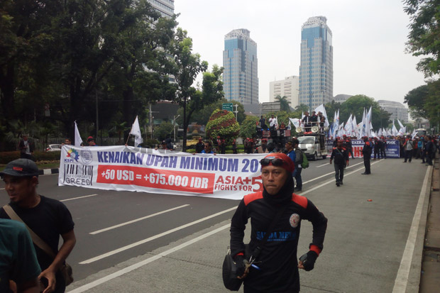Minta Kenaikan Upah,...