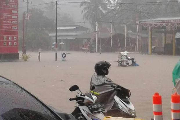 Banjir dan Longsor Terjang...