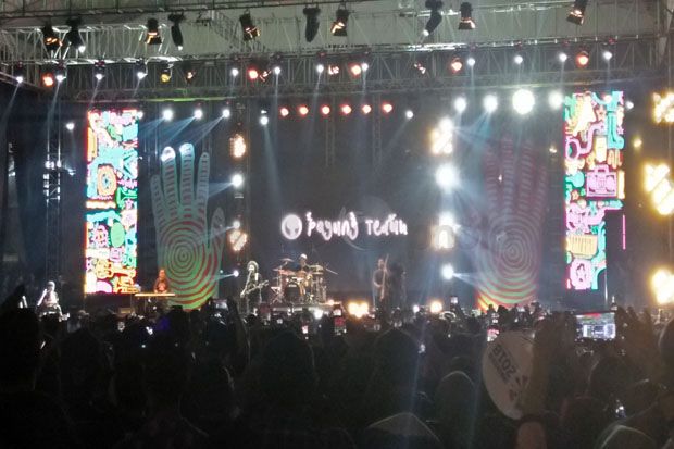 Payung Teduh Ajak Synchronize...