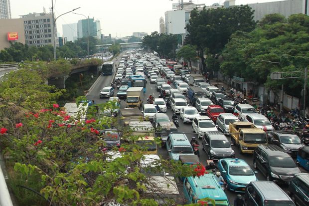 Jalanan Makin Sempit,...