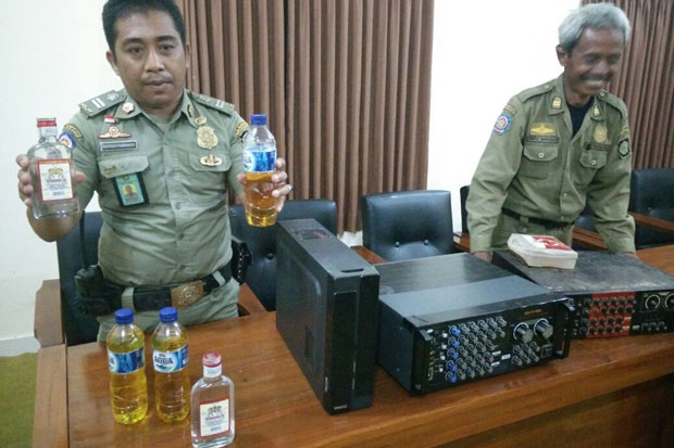Razia Tempat Karaoke,...