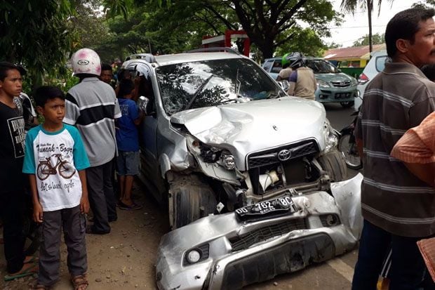 Minibus yang Diduga...