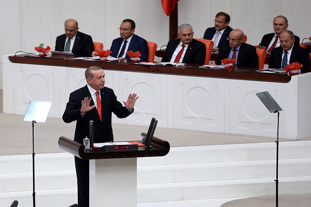 Erdogan Sebut Barat...