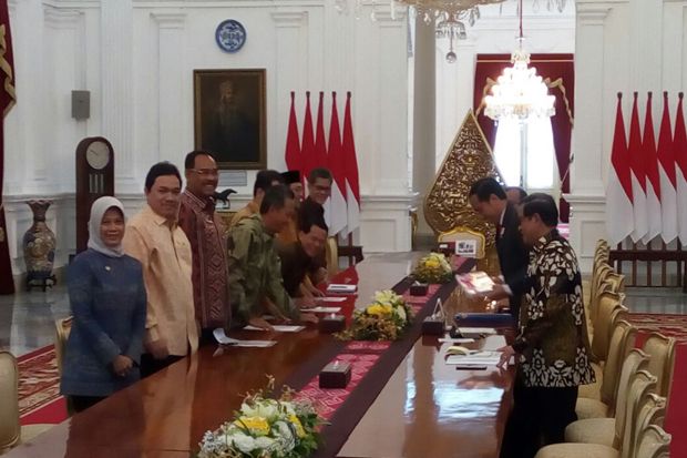 Presiden Jokowi Terima...