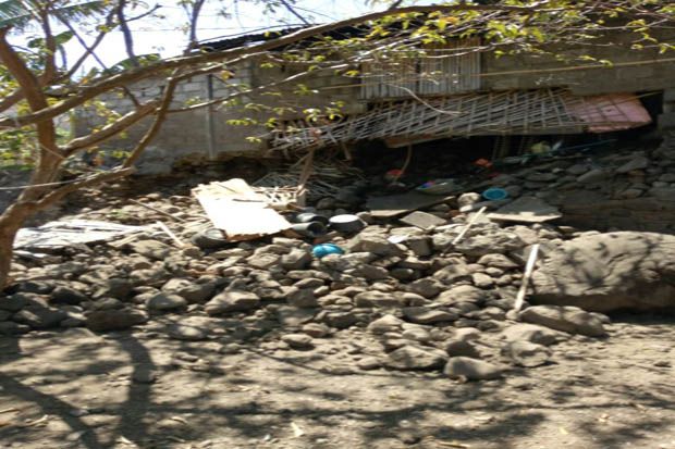 Rumah Porak Poranda...