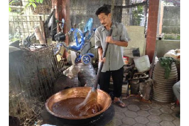 Dimasak Pakai Kayu Bakar,...