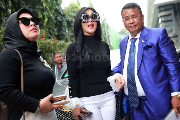 Syahrini Accused Not...