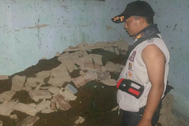 Tebing Setinggi 4 Meter...
