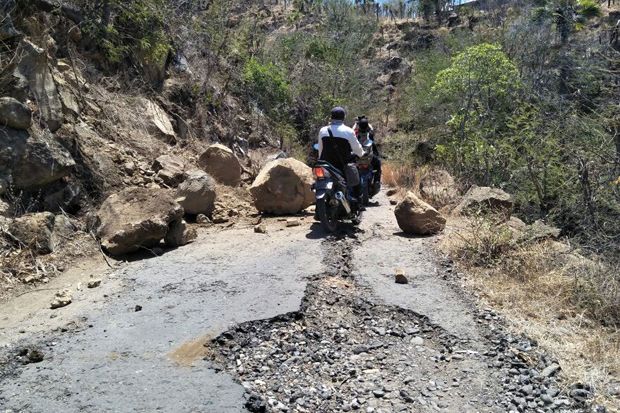 Dampak Gempa Bumi Lembata,...