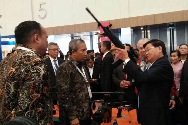 Senjata Sniper dan Pistol...