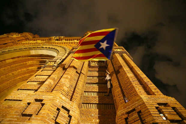 Pemimpin Catalonia Deklarasikan...