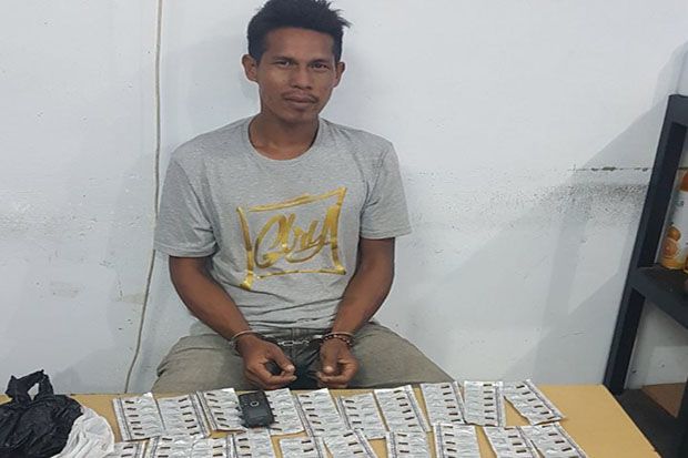 Edarkan Ratusan Pil...