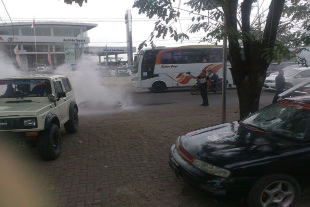 LSM di Karawang Bentrok,...