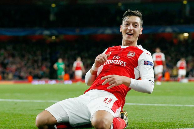 Mesut Oezil Siap Perpanjang...