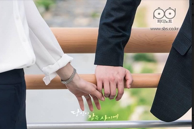 Lee Jong Suk Malu Pegang...