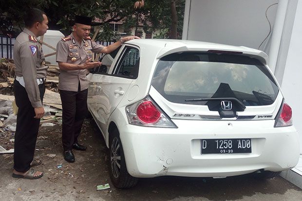Tabrak Lima Motor, Pengendara...