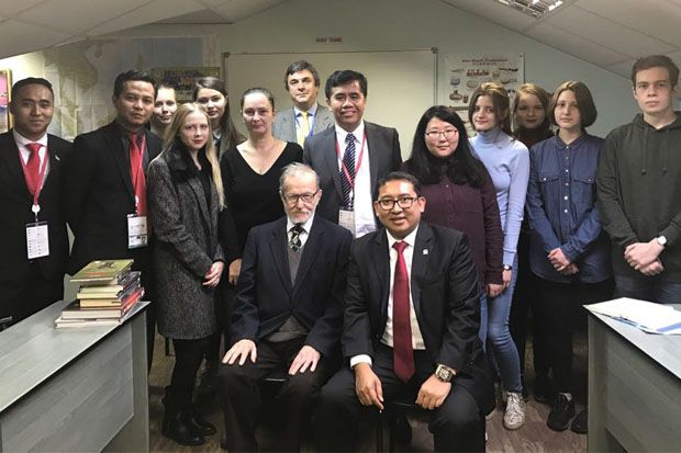 Mahasiswa Rusia Antusias...