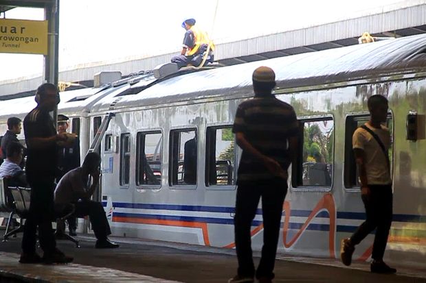 Menunggu Kereta yang...