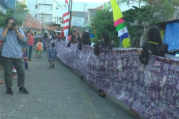 Kirab Batik 66 Meter...