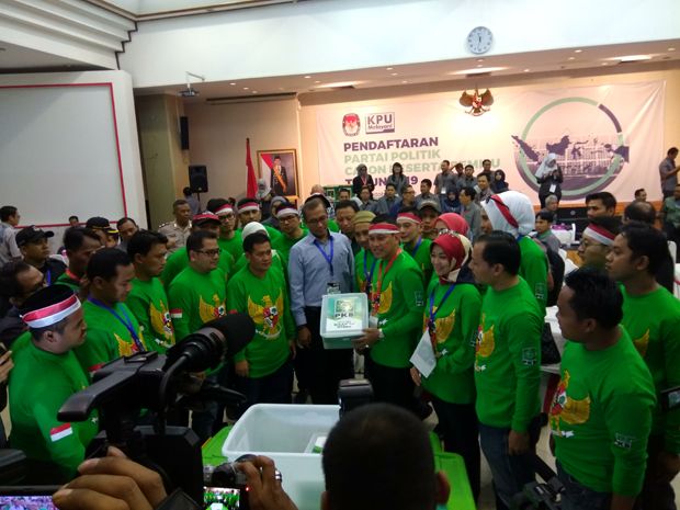 Daftar ke KPU, Pengurus...