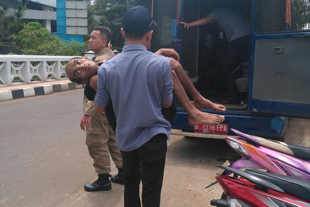 Tak Bisa Bangun, Sudinsos...
