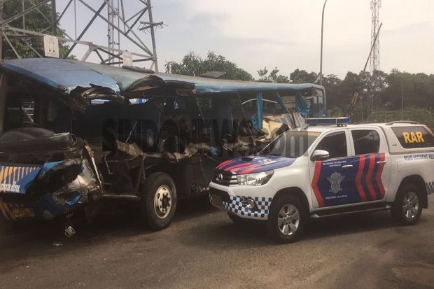 Bus Doa Ibu Terguling...
